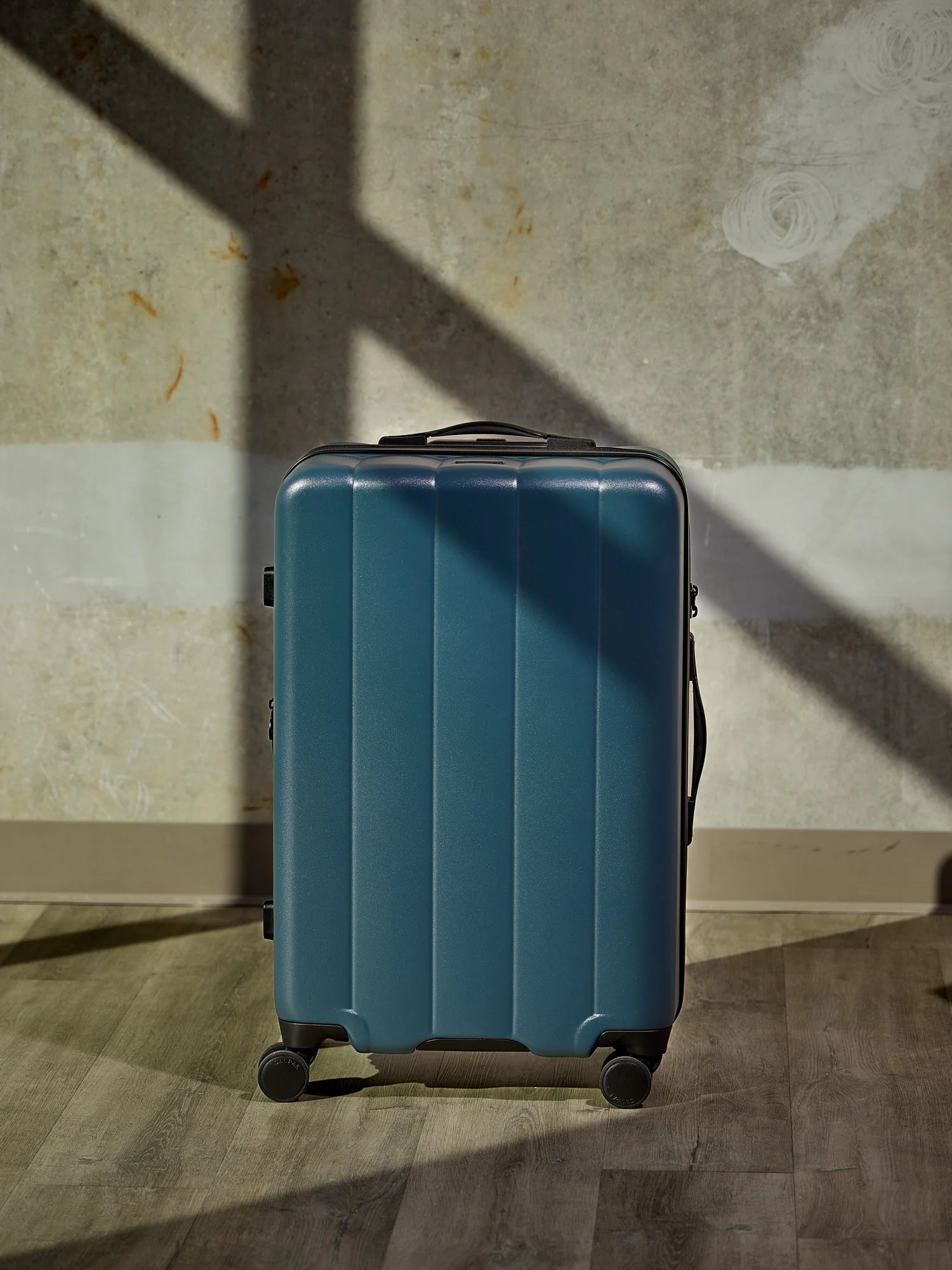 1214-evry-medium-luggage-25.webp Evry Medium Luggage