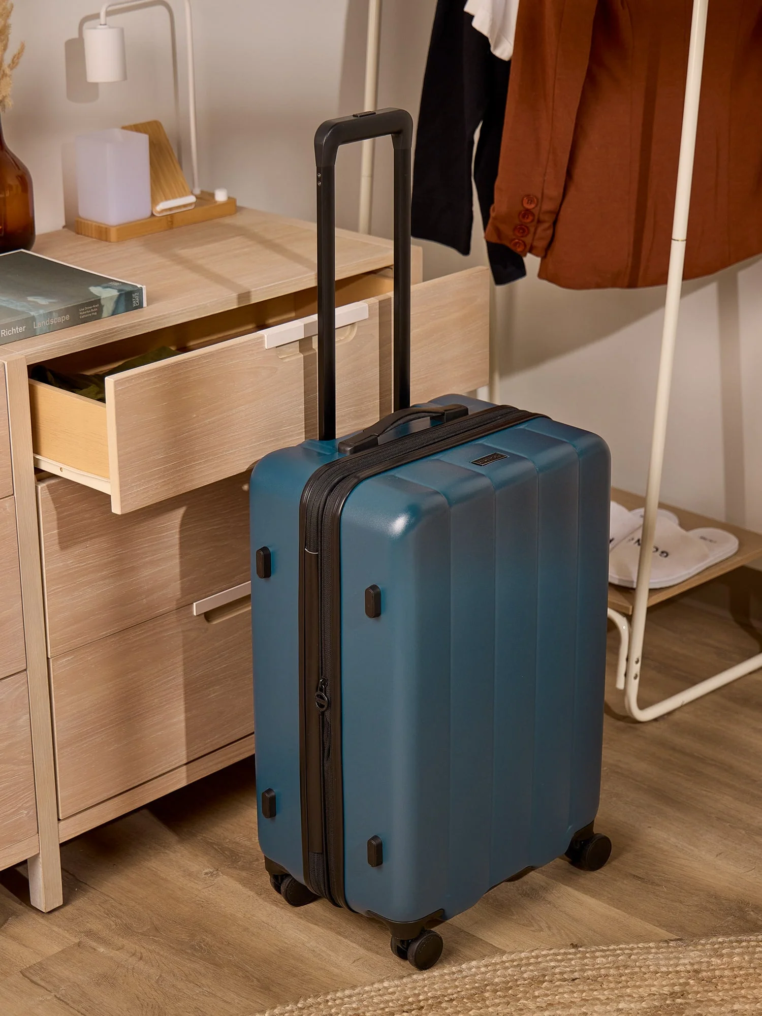 1214-evry-medium-luggage-27.webp Evry Medium Luggage